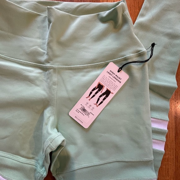 *NWT* ALO YOGA HIGH WAIST LEGIT LEGGINGS - Picture 5 of 7